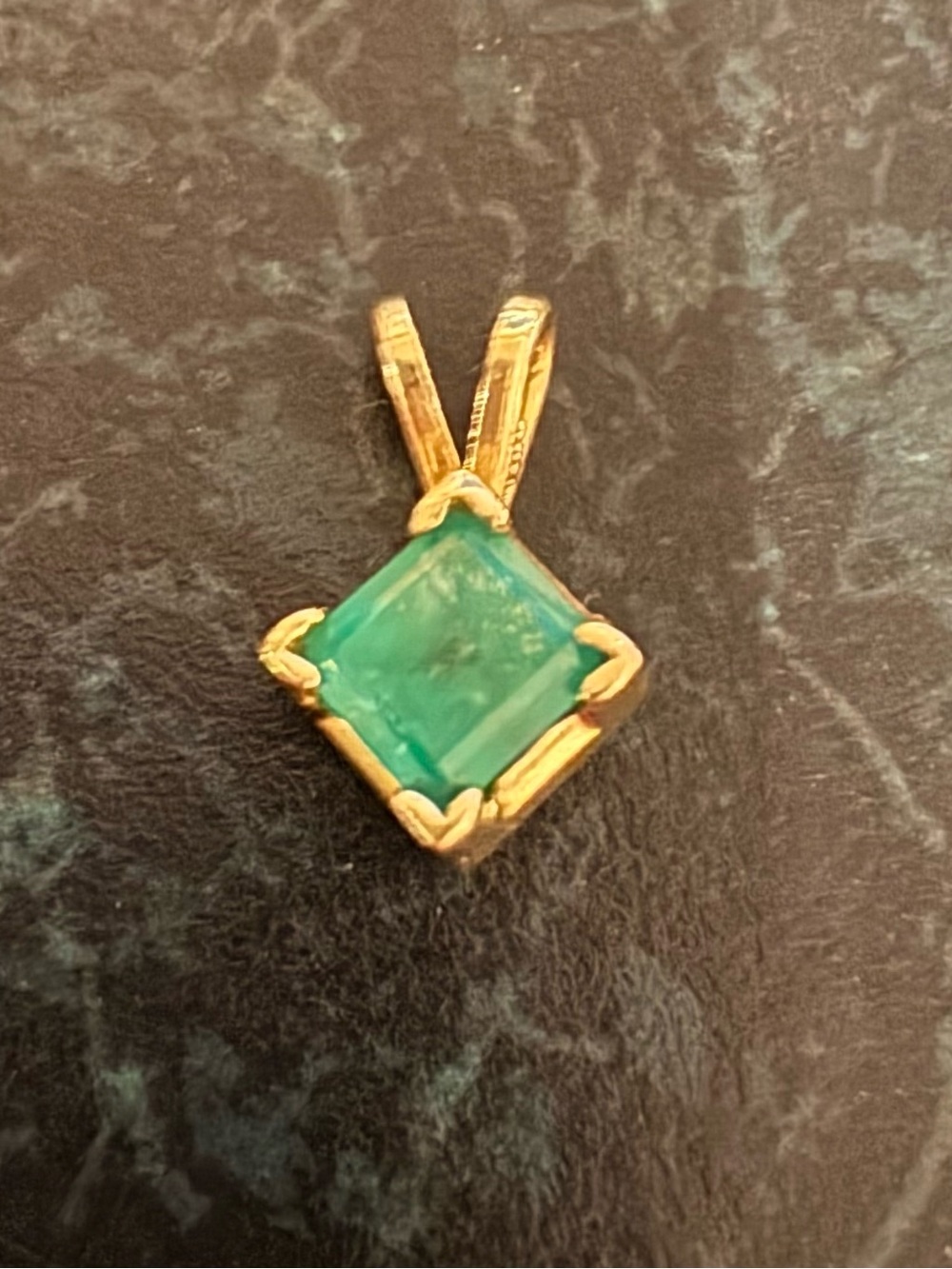 14k yellow gold natural emerald stone necklace pendant